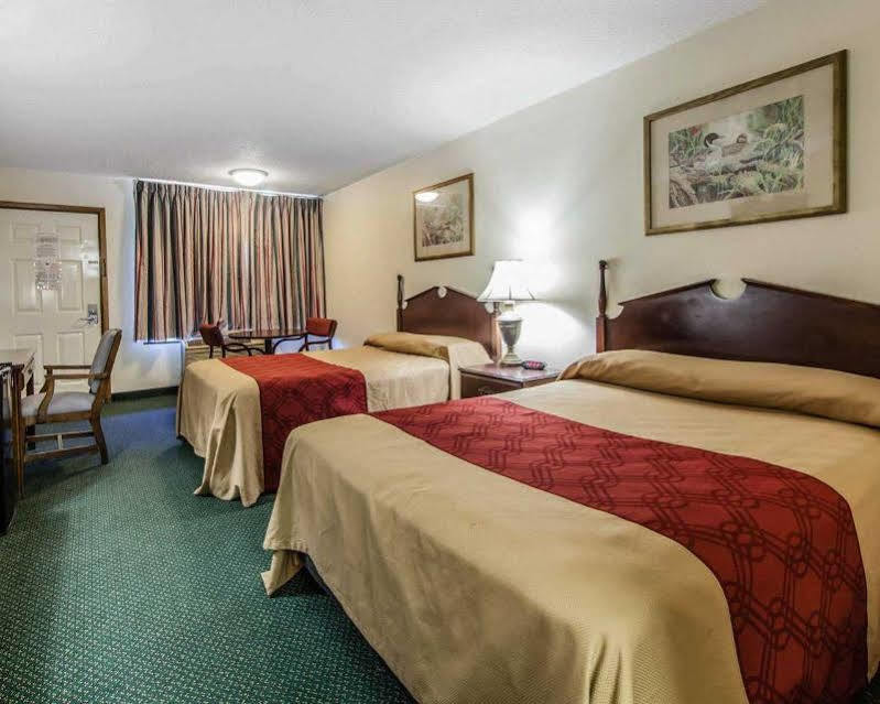 Red Roof Inn Дендрідж Екстер'єр фото